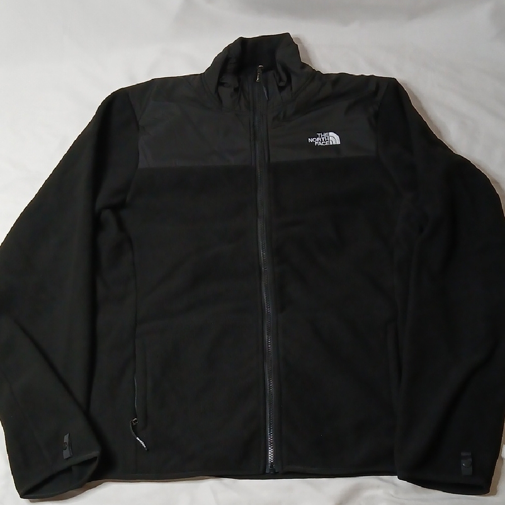 The North Face Men’s Black Lightweight Fleece Jacket